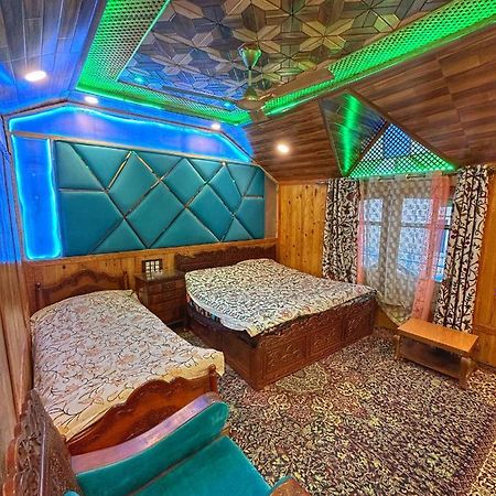 Exotic Young Shreen Houseboat Srīnagar Zewnętrze zdjęcie