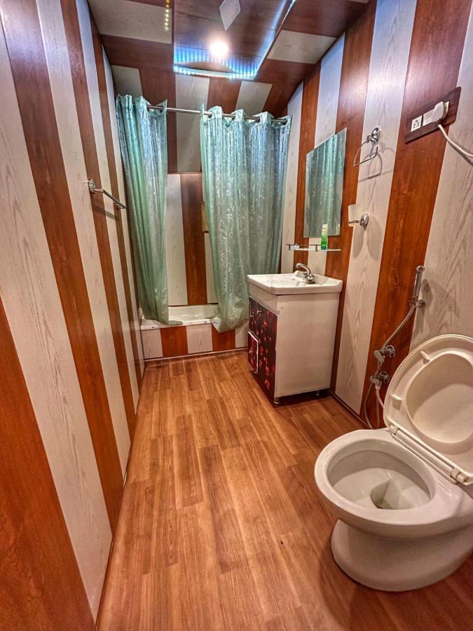 Hotel Exotic Young Shreen Houseboat Srīnagar Zewnętrze zdjęcie