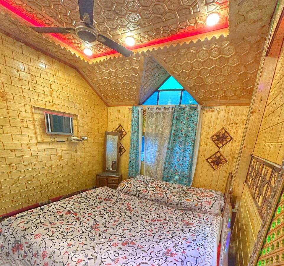 Hotel Exotic Young Shreen Houseboat Srīnagar Zewnętrze zdjęcie