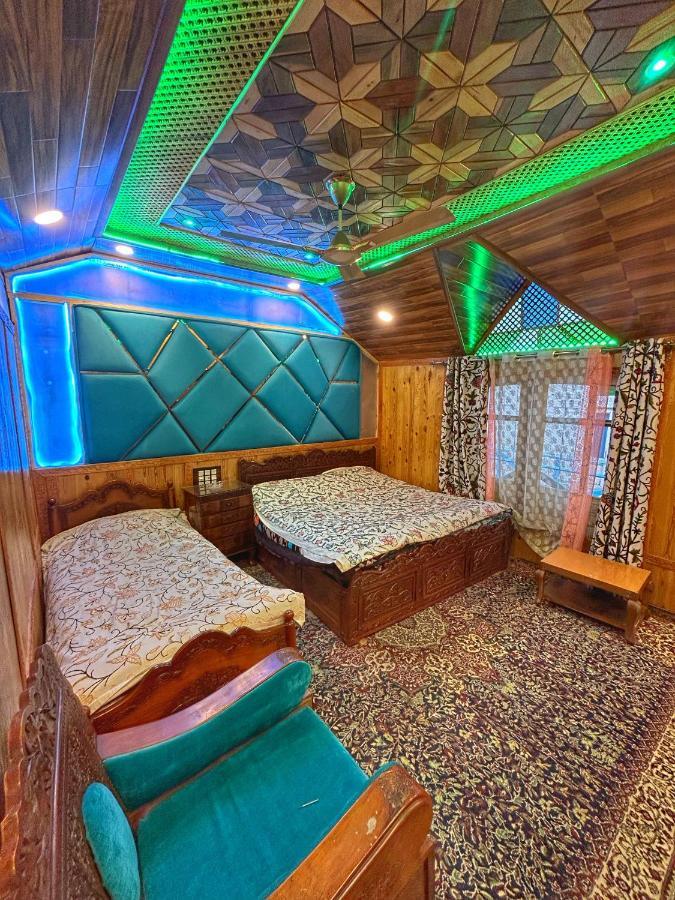 Hotel Exotic Young Shreen Houseboat Srīnagar Zewnętrze zdjęcie