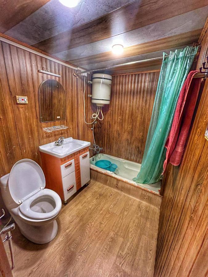 Hotel Exotic Young Shreen Houseboat Srīnagar Zewnętrze zdjęcie
