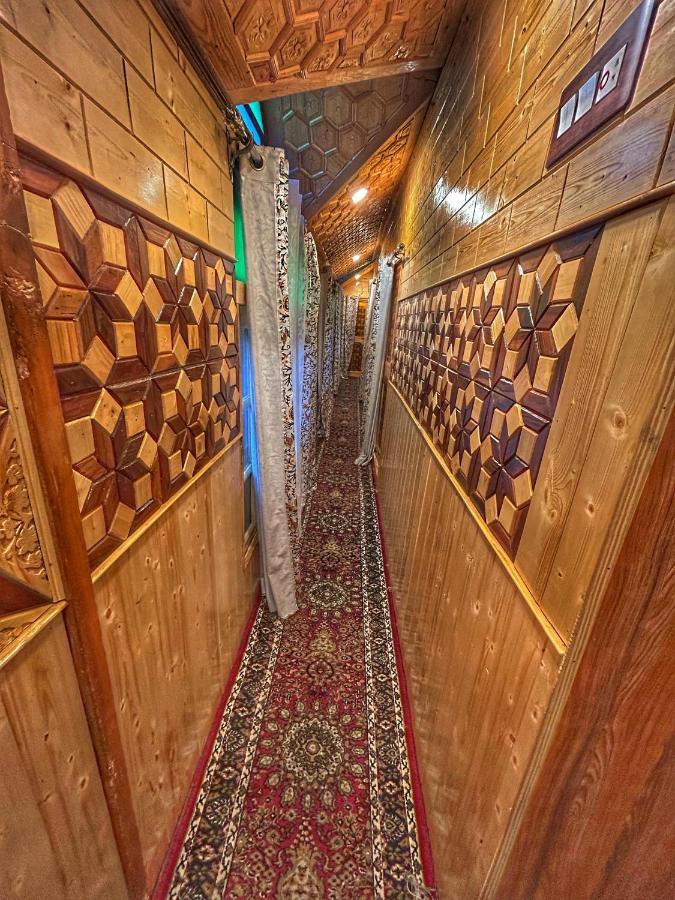 Hotel Exotic Young Shreen Houseboat Srīnagar Zewnętrze zdjęcie
