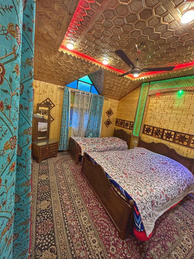 Hotel Exotic Young Shreen Houseboat Srīnagar Zewnętrze zdjęcie